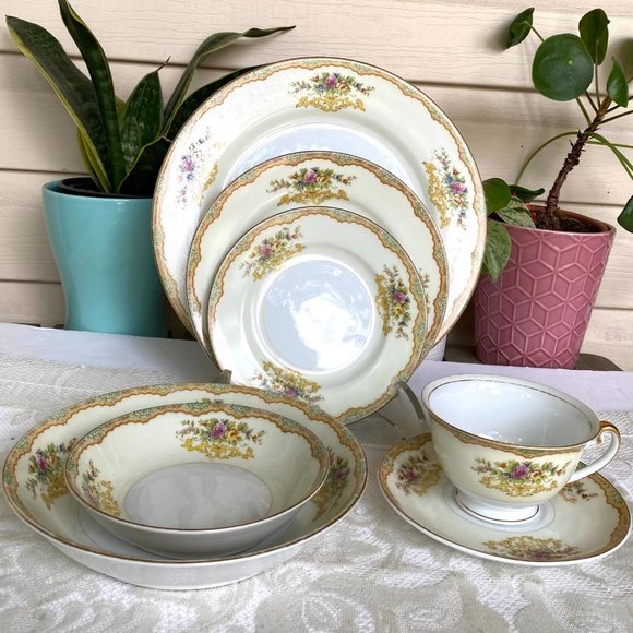 Vintage Kikusui Japan 7 Piece Place Setting - Tan & Green Border, Floral Sprays - Picture 2 of 13